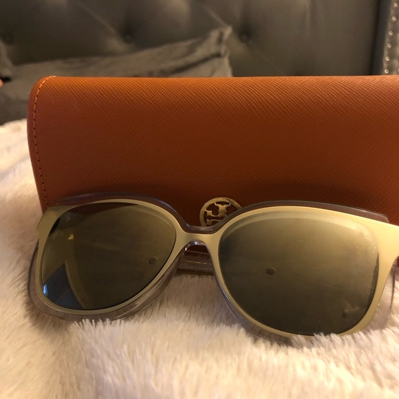 Tory Burch Accessories - TORY BURCH SUNGLASSES